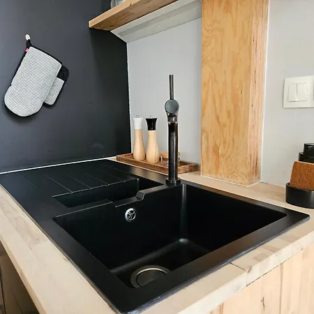 Spacious Modern Loft, 2 Bedrooms, 95m2, Free Parking Apartment *