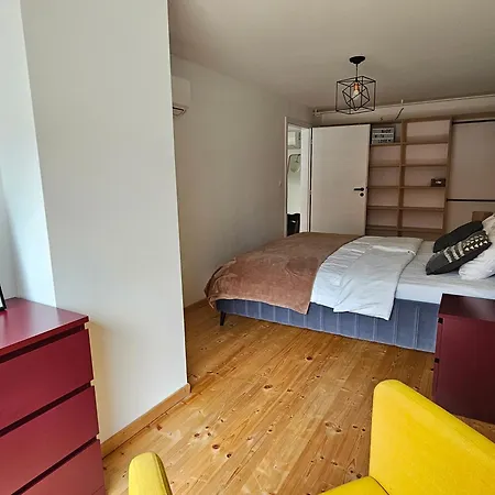 Spacious Modern Loft, 2 Bedrooms, 95m2, Free Parking Apartment *