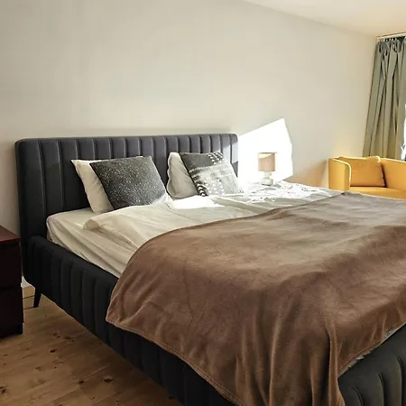 Spacious Modern Loft, 2 Bedrooms, 95m2, Free Parking Apartment