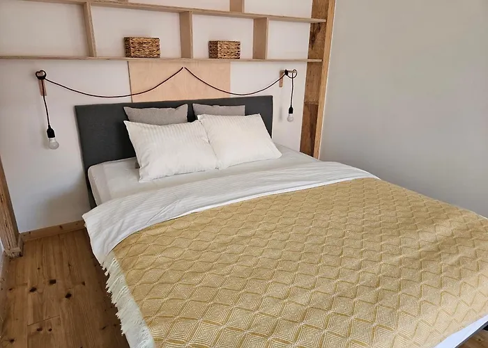 Spacious Modern Loft, 2 Bedrooms, 95m2, Free Parking *