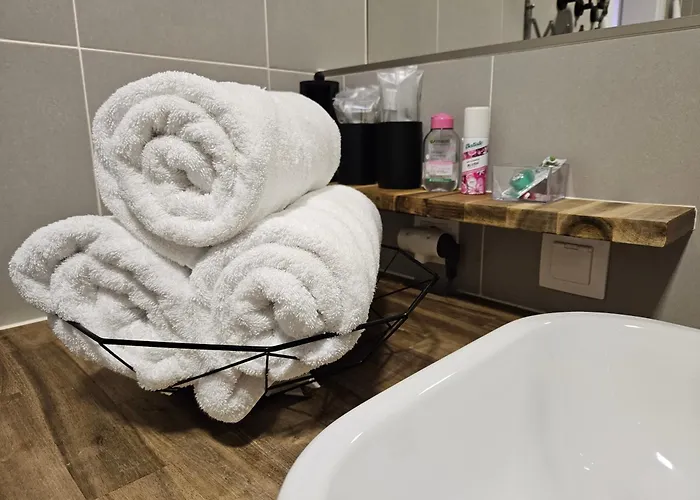 Spacious Modern Loft, 2 Bedrooms, 95m2, Free Parking شقة