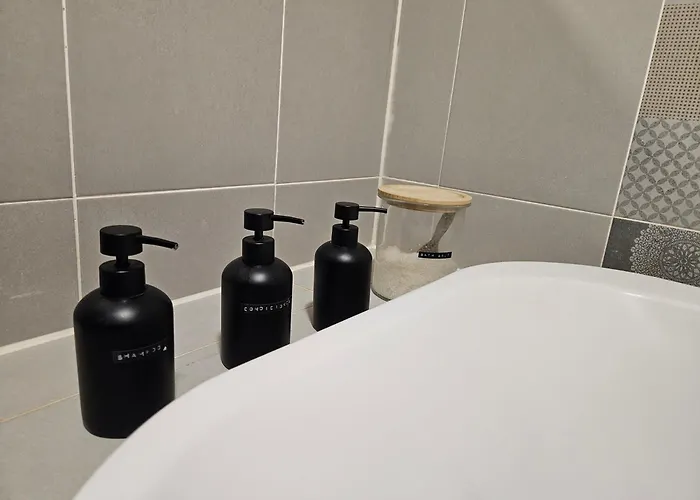 Spacious Modern Loft, 2 Bedrooms, 95m2, Free Parking Apartmán *