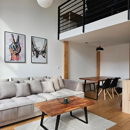 公寓 Spacious Modern Loft, 2 Bedrooms, 95m2, Free Parking 布拉迪斯拉发