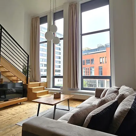 Spacious Modern Loft, 2 Bedrooms, 95m2, Free Parking 布拉迪斯拉发