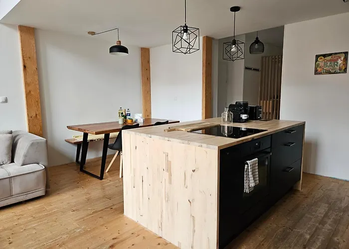 Spacious Modern Loft, 2 Bedrooms, 95m2, Free Parking Bratysława