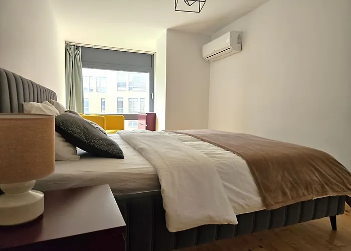 Spacious Modern Loft, 2 Bedrooms, 95m2, Free Parking Apartament