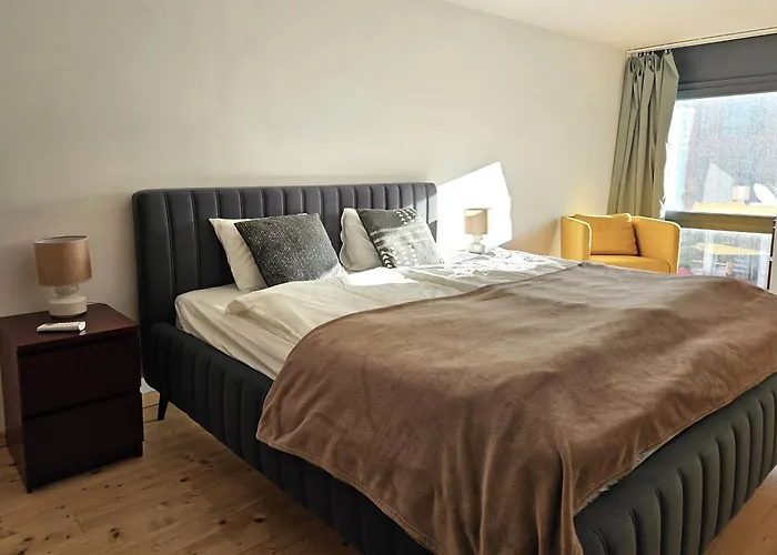 Spacious Modern Loft, 2 Bedrooms, 95m2, Free Parking Apartament