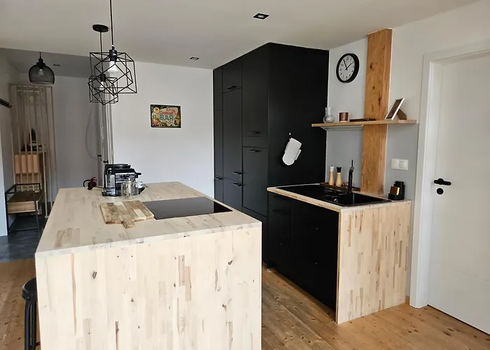 Apartmán Spacious Modern Loft, 2 Bedrooms, 95m2, Free Parking Bratislava